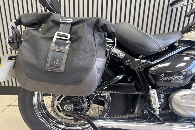 TRIUMPH SPEEDMASTER 1200