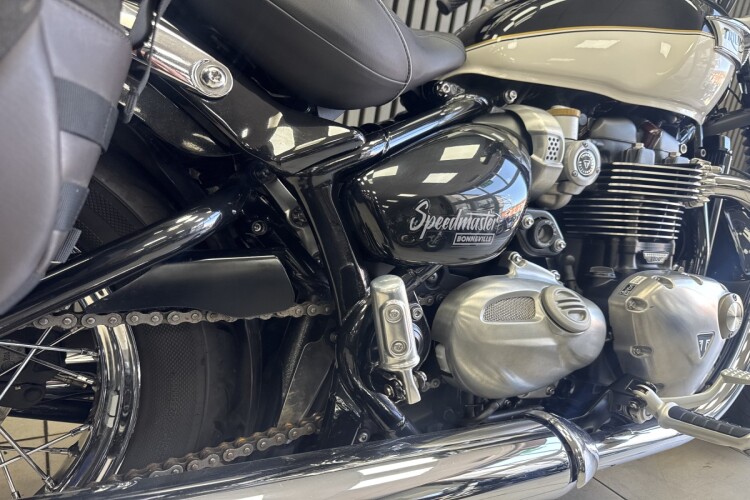 TRIUMPH SPEEDMASTER 1200