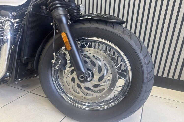 TRIUMPH SPEEDMASTER 1200