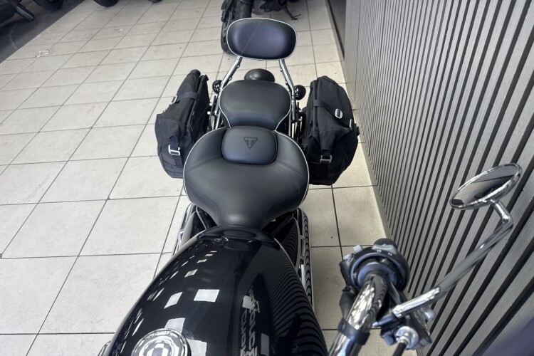 TRIUMPH SPEEDMASTER 1200