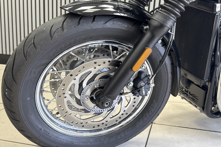 TRIUMPH SPEEDMASTER 1200