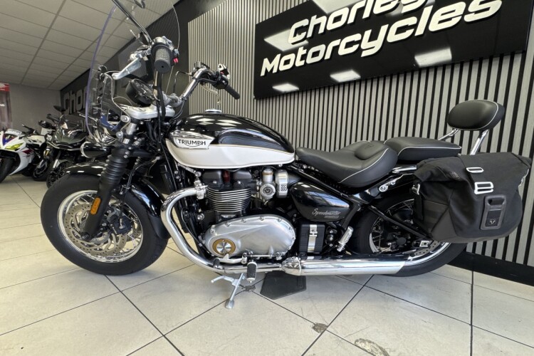 TRIUMPH SPEEDMASTER 1200