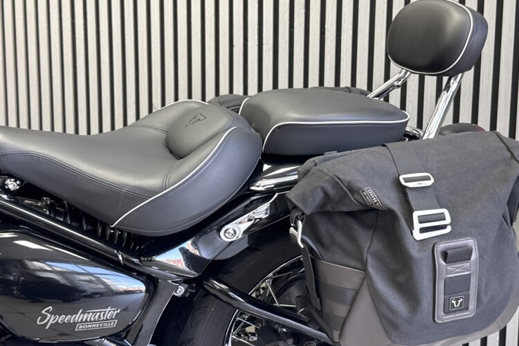 TRIUMPH SPEEDMASTER 1200