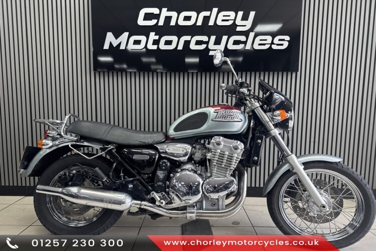 TRIUMPH THUNDERBIRD 900