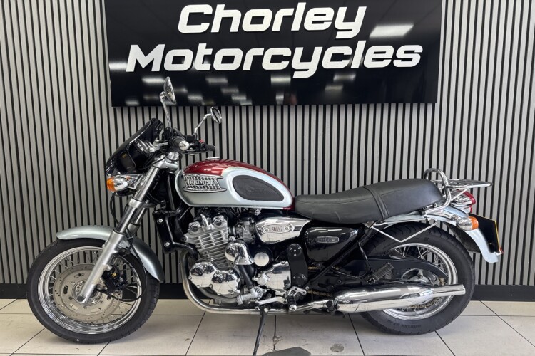 TRIUMPH THUNDERBIRD 900