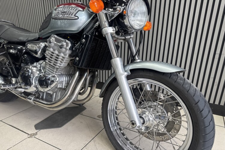 TRIUMPH THUNDERBIRD 900