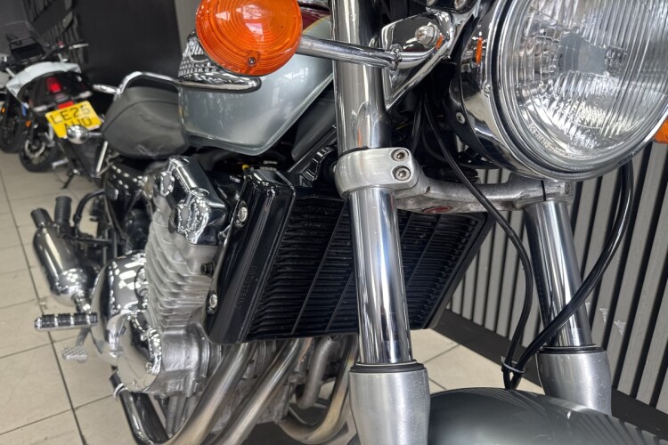TRIUMPH THUNDERBIRD 900