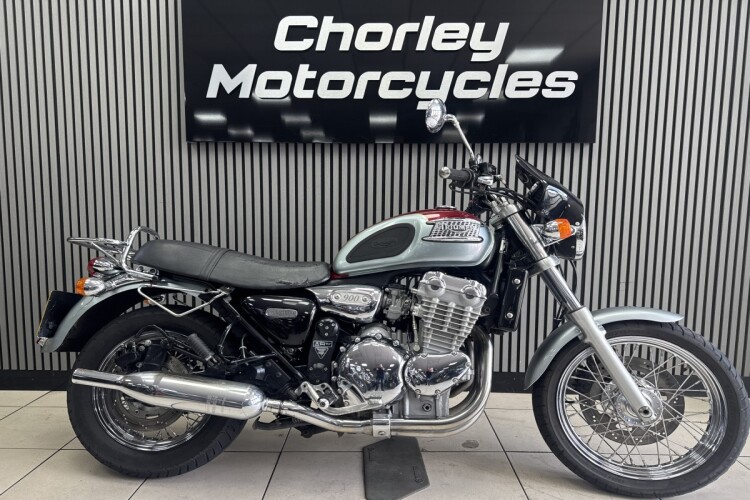 TRIUMPH THUNDERBIRD 900