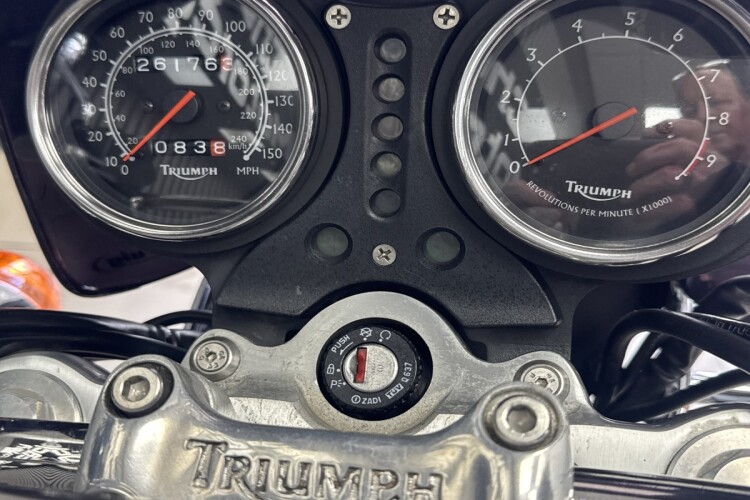 TRIUMPH THUNDERBIRD 900