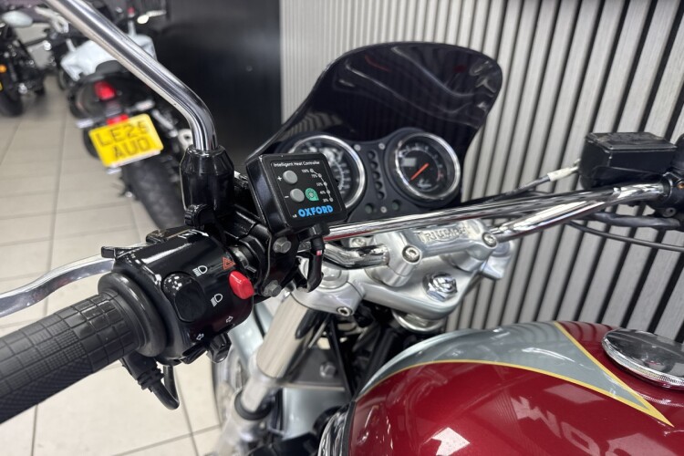 TRIUMPH THUNDERBIRD 900