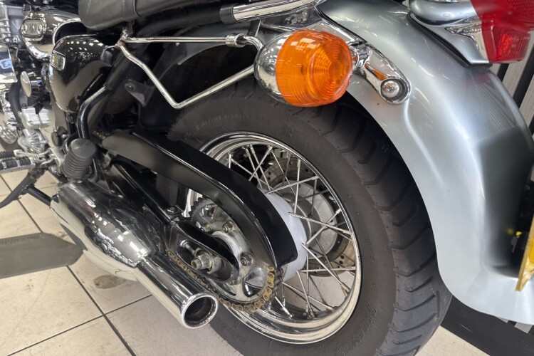 TRIUMPH THUNDERBIRD 900