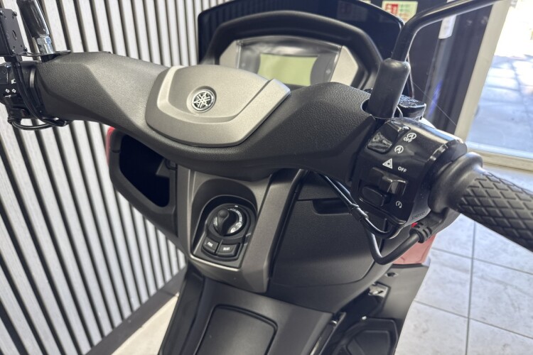 YAMAHA NMAX 125