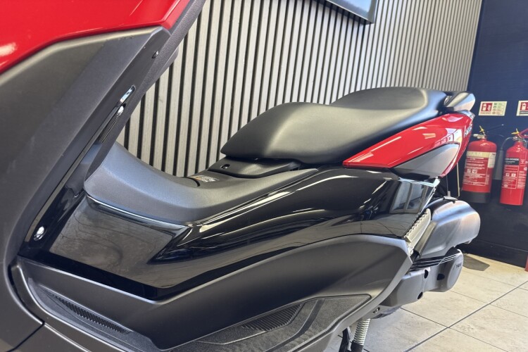 YAMAHA NMAX 125