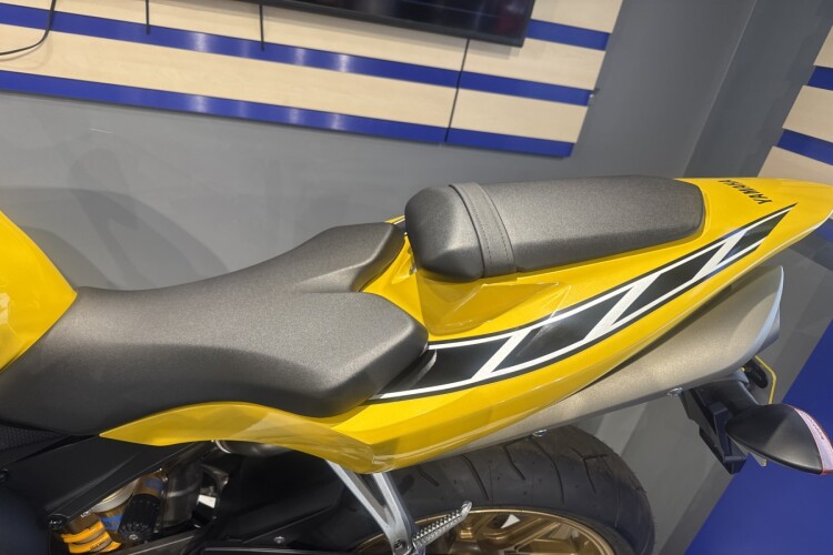 YAMAHA R1 SP