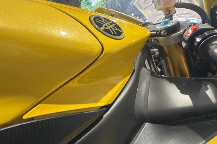 YAMAHA R1 SP