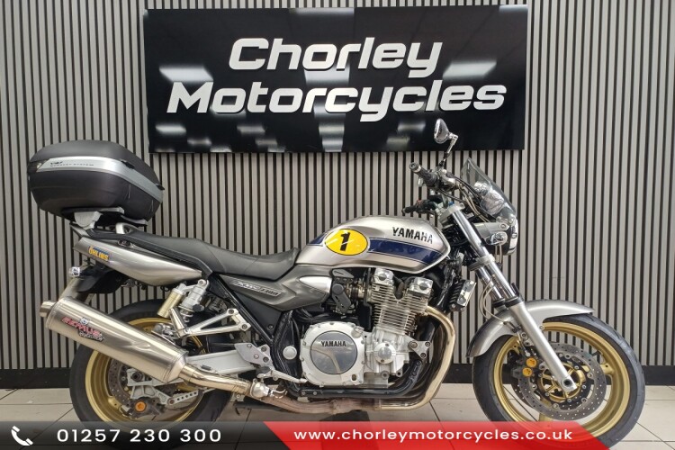 YAMAHA XJR 1300