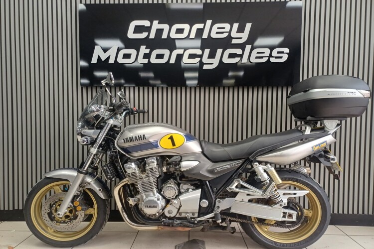 YAMAHA XJR 1300