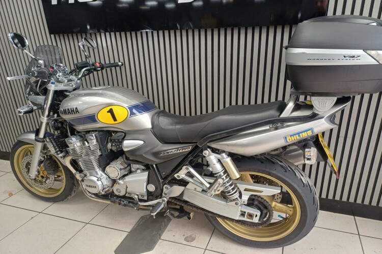 YAMAHA XJR 1300