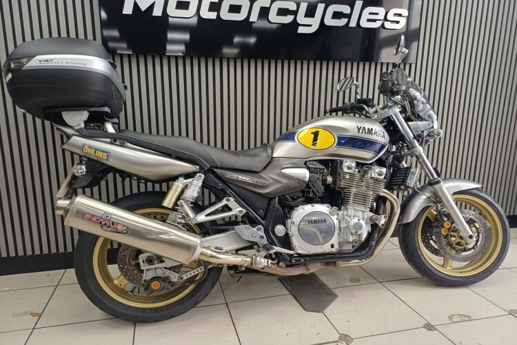 YAMAHA XJR 1300