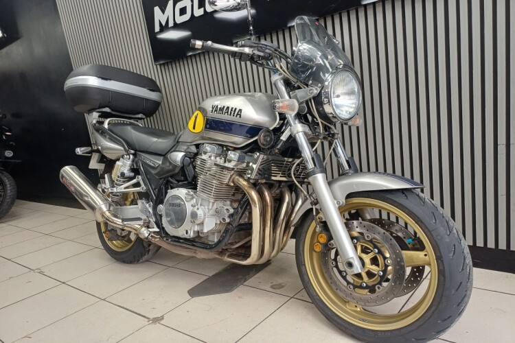 YAMAHA XJR 1300