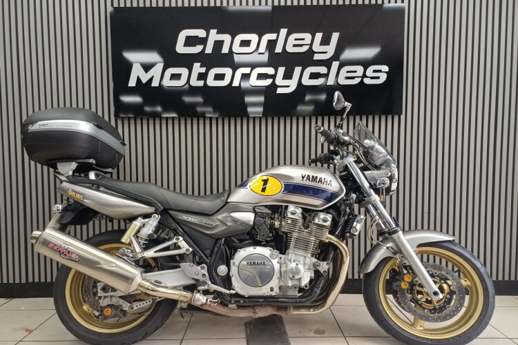 YAMAHA XJR 1300