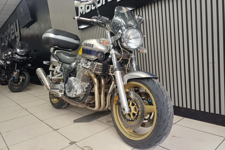 YAMAHA XJR 1300