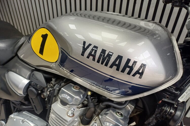 YAMAHA XJR 1300