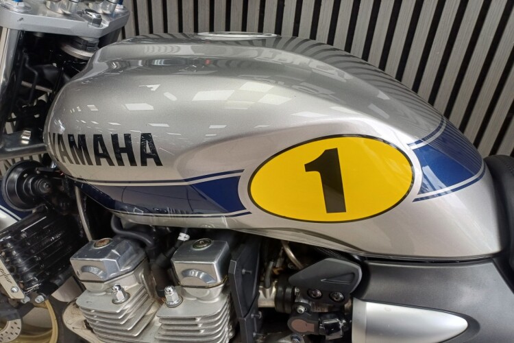 YAMAHA XJR 1300