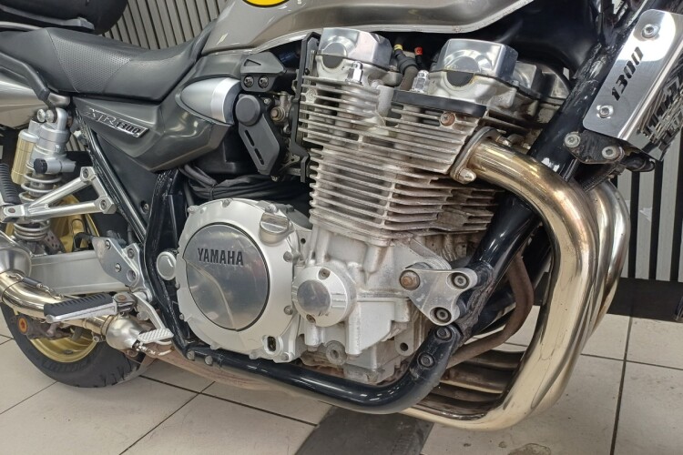 YAMAHA XJR 1300