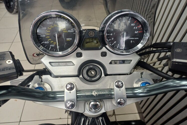 YAMAHA XJR 1300