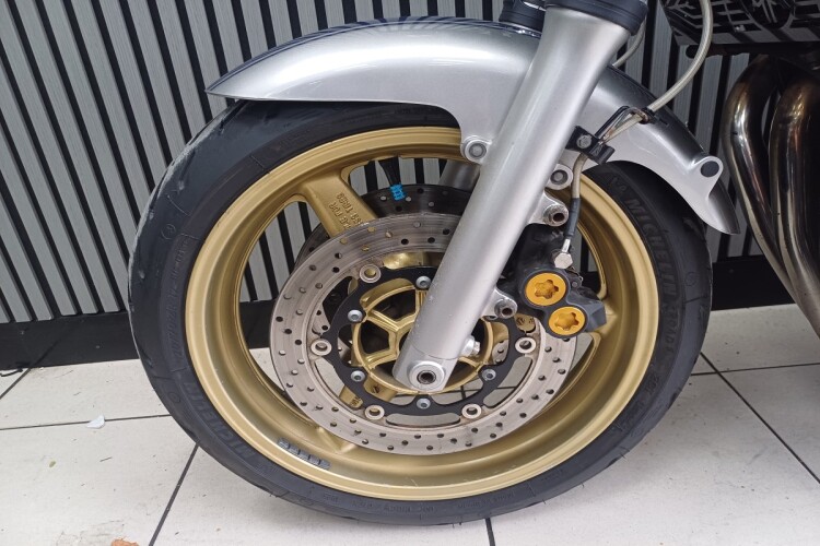 YAMAHA XJR 1300