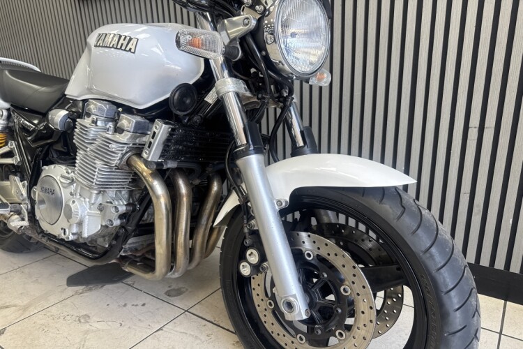 YAMAHA XJR 1300