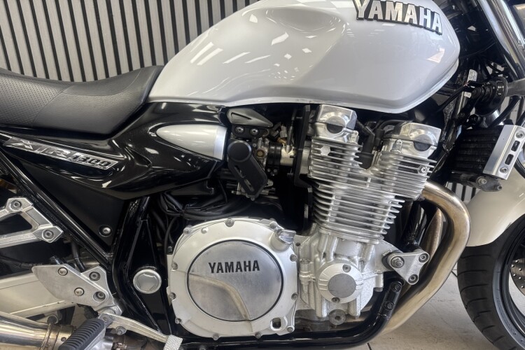 YAMAHA XJR 1300