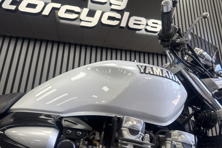 YAMAHA XJR 1300