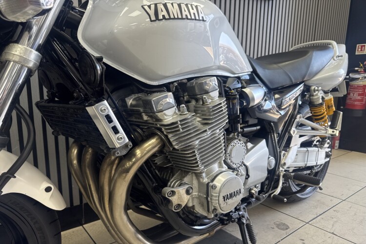 YAMAHA XJR 1300