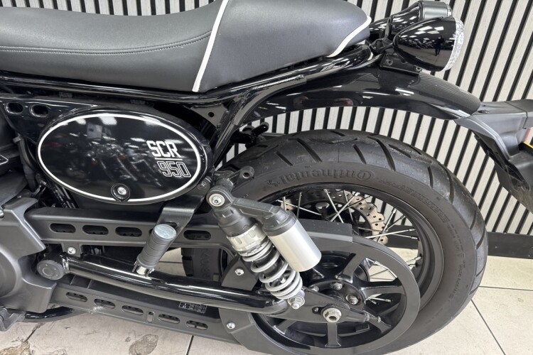YAMAHA XV950