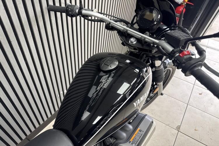 YAMAHA XV950