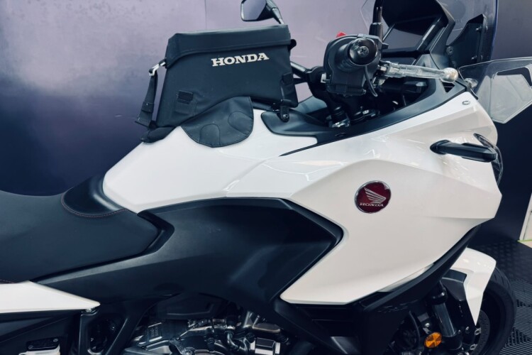2023 HONDA NT1100, White - photo 6