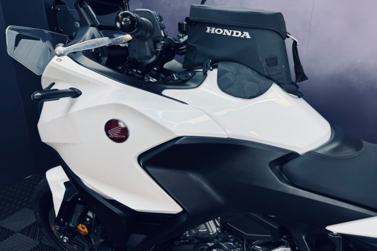 2023 HONDA NT1100, White - photo 9