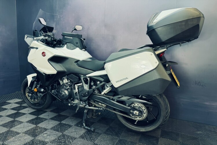 2023 HONDA NT1100, White - photo 14