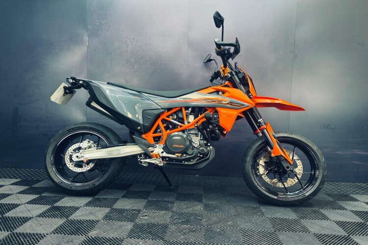 2022 KTM 690 SMC R, Orange - photo 2