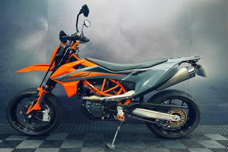 2022 KTM 690 SMC R, Orange - photo 3