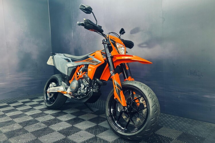 2022 KTM 690 SMC R, Orange - photo 4