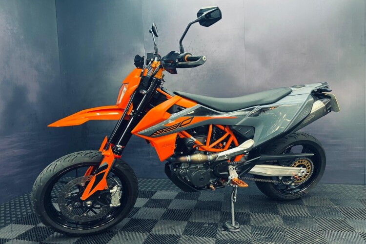 2022 KTM 690 SMC R, Orange - photo 5