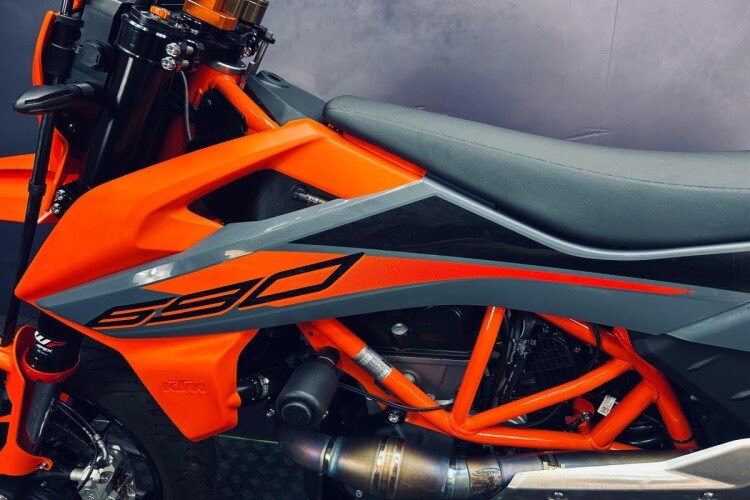 2022 KTM 690 SMC R, Orange - photo 6