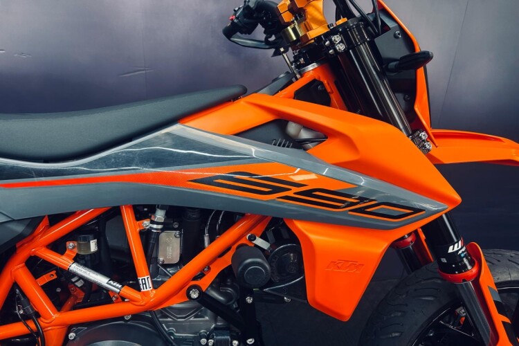 2022 KTM 690 SMC R, Orange - photo 9