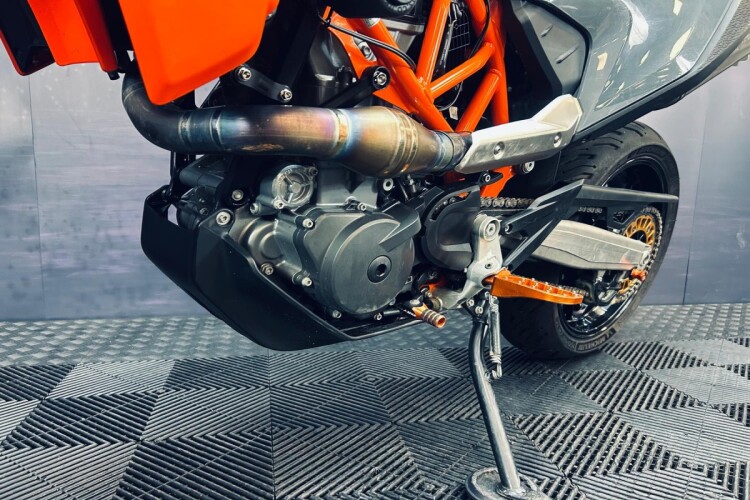 2022 KTM 690 SMC R, Orange - photo 11
