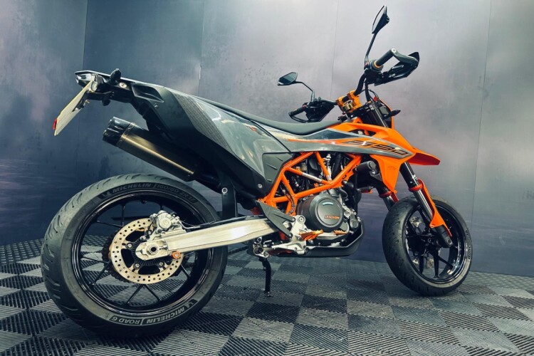 2022 KTM 690 SMC R, Orange - photo 12