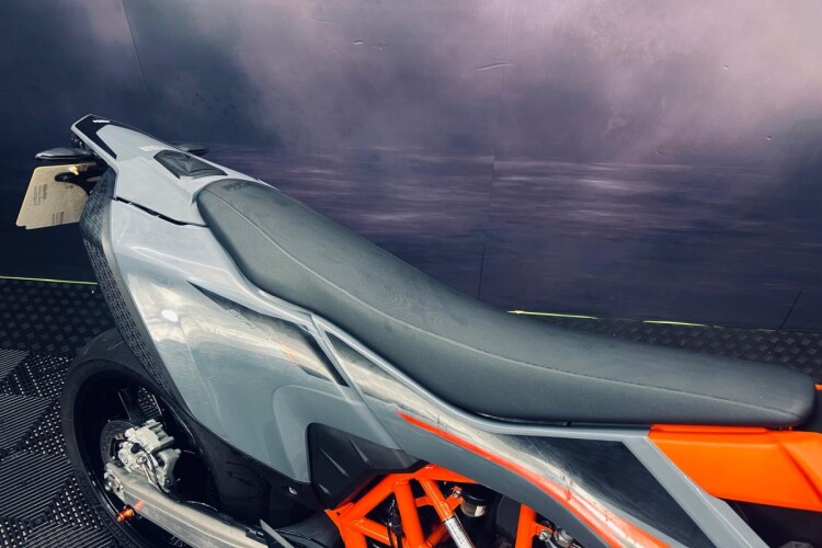 2022 KTM 690 SMC R, Orange - photo 13