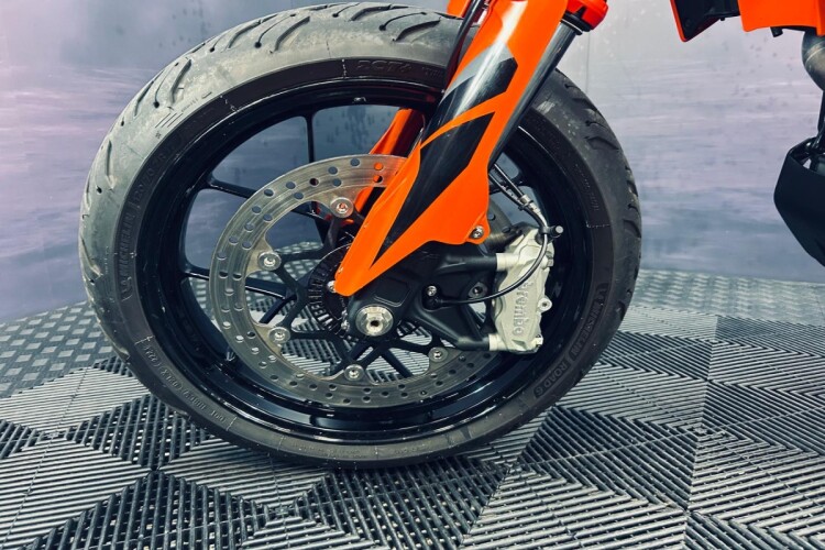 2022 KTM 690 SMC R, Orange - photo 16